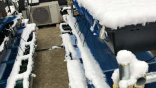 メダカの冬越しと雪とメダカラック