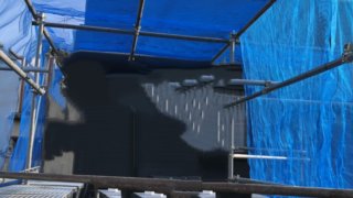 単管パイプで作ったメダカ小屋のネット張り作業
