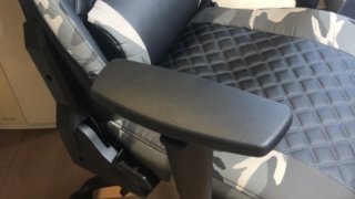 組み立て式のゲーミングチェア